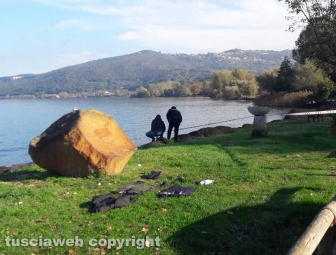 Lago di Bolsena - Le ricerche del disperso - I vestiti del giovane