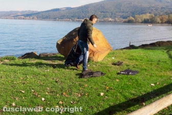 Lago di Bolsena - Le ricerche del disperso - I vestiti del giovane