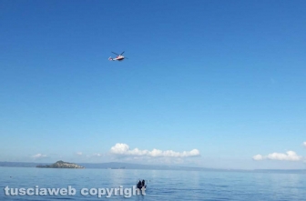 Lago di Bolsena - Le ricerche del disperso - I vigili del fuoco - L'elicottero