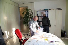 Rifiuti e appalti, 12 arrestati -  Le immagini dell\'operazione della Forestale