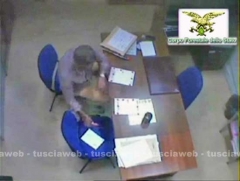 Rifiuti e appalti, 12 arrestati -  Le immagini dell\'operazione della Forestale