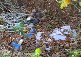 Rifiuti abbandonati tra Orte e Vasanello
