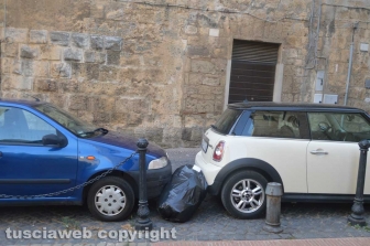 Tarquinia - Rifiuti in piazza S. Pancrazio