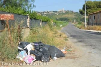 Tarquinia - Rifiuti in strada Pidocchio