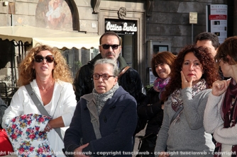 Rifiuti, manifestazione a piazza del comune