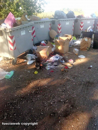 Rifiuti su strada Teverina