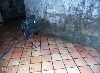 Ripulita la scritta acab dalla chiesa della madonna dell'arcoRipulita la scritta acab dalla chiesa della madonna dell'arco