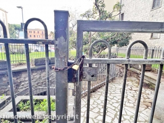 Viterbo - Ripuliti i bagni pubblici di piazza della Rocca