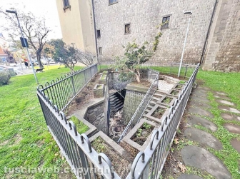 Viterbo - Ripuliti i bagni pubblici di piazza della Rocca