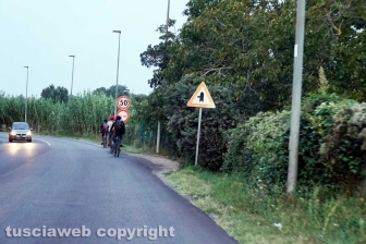 Viterbo - Lavoratori in bicicletta a Castel d'Asso