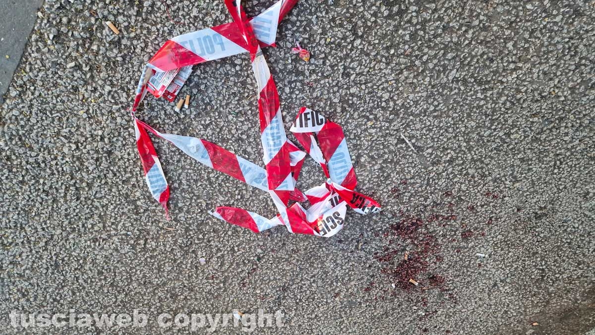 Viterbo - Rissa a bottigliate o coltellate nella notte in viale Trento, un ferito