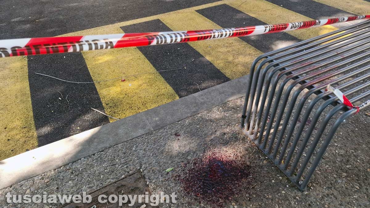 Viterbo - Rissa a bottigliate o coltellate nella notte in viale Trento, un ferito