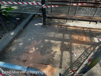 Rissa a bottigliate nella notte in viale Trento - Sangue dappertutto