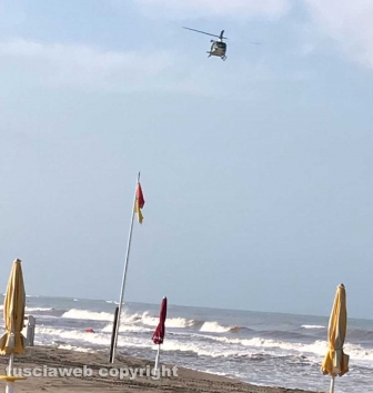Ritrovato il corpo del ragazzo disperso in mare