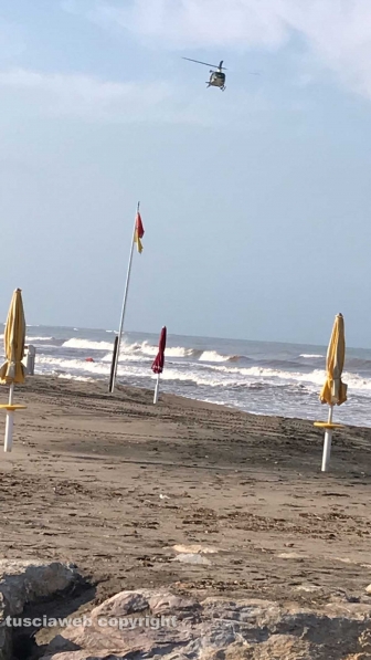 Ritrovato il corpo del ragazzo disperso in mare