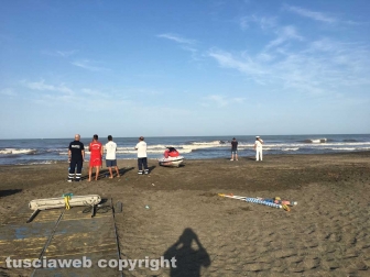 Ritrovato il corpo del ragazzo disperso in mare