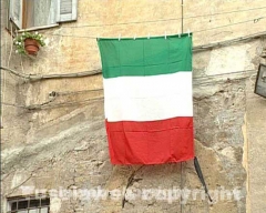 Bandiere a lutto per Roberto