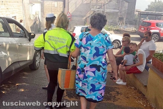 Viterbo - Vastissimo incendio a Sant'Angelo di Roccalvecce, paese evacuato