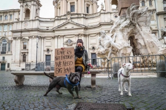 Roma invasa dai cartelli dedicati all'amore