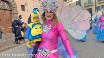 Carnevale - Ronciglione - La sfilata di carri e gruppi