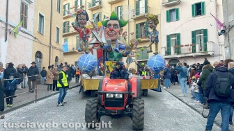 Carnevale - Ronciglione - La sfilata di carri e gruppi