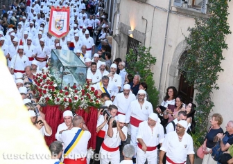 Viterbo - La traslazione del corpo incorrotto di Santa Rosa per le vie della città