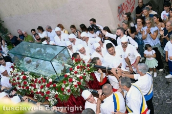 Viterbo - La traslazione del corpo incorrotto di Santa Rosa per le vie della città