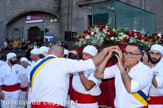 Viterbo - La traslazione del corpo incorrotto di Santa Rosa per le vie della città
