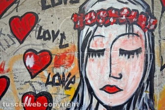 Viterbo - Il disegno in via dei Pellegrini che ritrae Santa Rosa