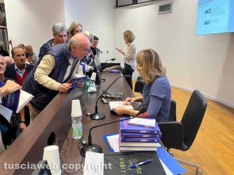 Sabina Guzzanti ai Pirati della bellezza