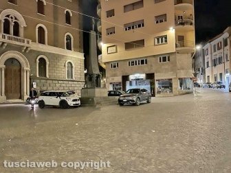 Viterbo - Piazza della Repubblica - Posteggio selvaggio
