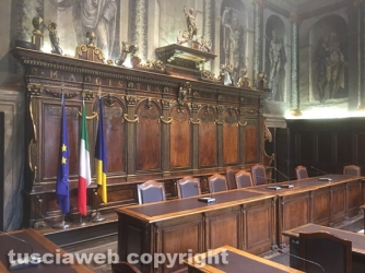 Viterbo - Sala del consiglio deturpata