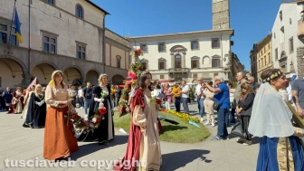San Pellegrino in fiore - Seconda giornata - Il corteo storico delle famiglie nobili dei musici e delle sbandieratrici del Pilastro