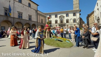San Pellegrino in fiore - Seconda giornata - Il corteo storico delle famiglie nobili dei musici e delle sbandieratrici del Pilastro