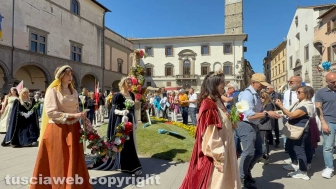 San Pellegrino in fiore - Seconda giornata - Il corteo storico delle famiglie nobili dei musici e delle sbandieratrici del Pilastro