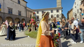 San Pellegrino in fiore - Seconda giornata - Il corteo storico delle famiglie nobili dei musici e delle sbandieratrici del Pilastro