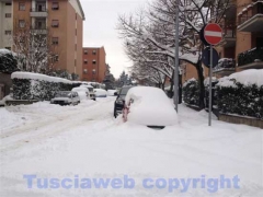 Santa Barbara sotto una montagna di neve