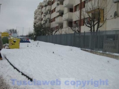 Santa Barbara sotto una montagna di neve