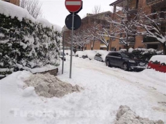 Santa Barbara sotto una montagna di neve