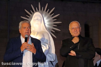 Giovanni Arena e Lino Fumagalli con la statua di santa Rosa