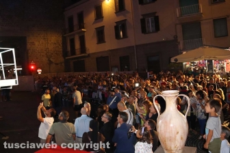 Viterbo - La folla a San Sisto per la benedizione della statua di santa Rosa