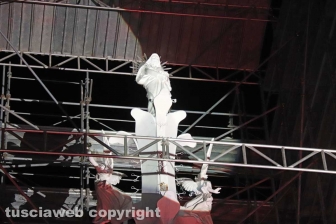 La statua di santa Rosa in cima a Gloria