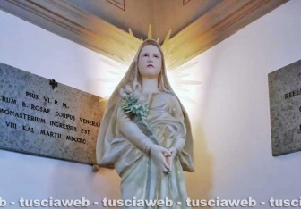 Gloria - La statua di santa Rosa dipinta