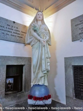 Gloria - La statua di santa Rosa dipinta