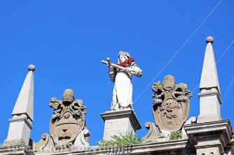 Santa Rosa con la corona di fiori