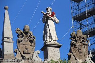 Santa Rosa con la corona di fiori