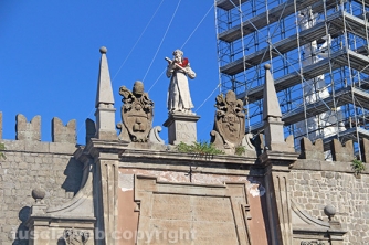 Santa Rosa con la corona di fiori