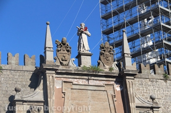 Santa Rosa con la corona di fiori