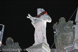 Santa Rosa con la corona di fiori