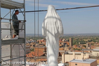 Santa Rosa guarda la città dall'alto